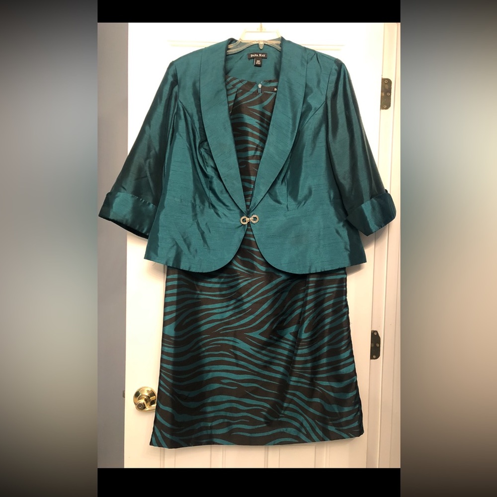 2pc semi-formal, dress and jacket, black and emerald green. Size 16W.